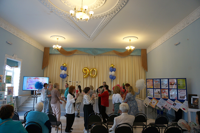 «Волшебный аккордеон» на 90-летии Кировской библиотеки