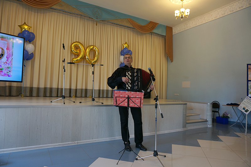 «Волшебный аккордеон» на 90-летии Кировской библиотеки